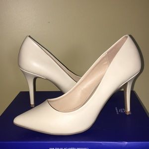 BRAND NEW nude heels